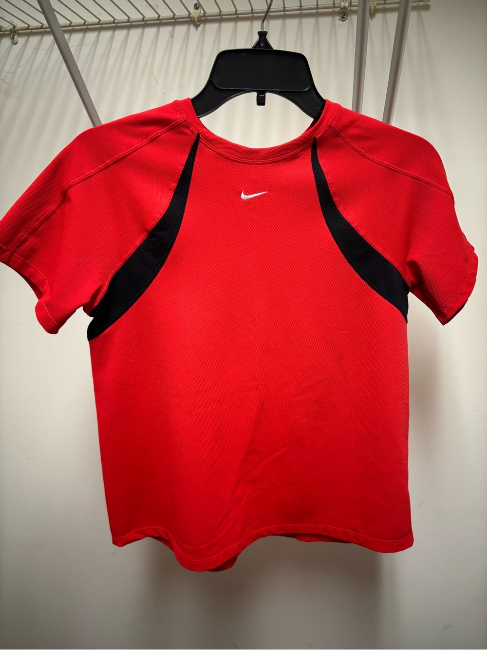 Nike Red Short-Sleeve Athletic Tee with Black Accents